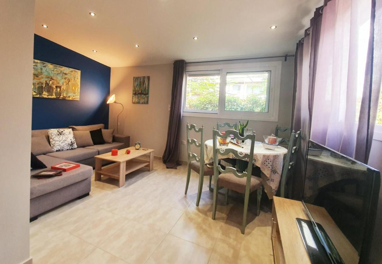 Ilias' Cosy And Relaxing Apartment Atenas Exterior foto